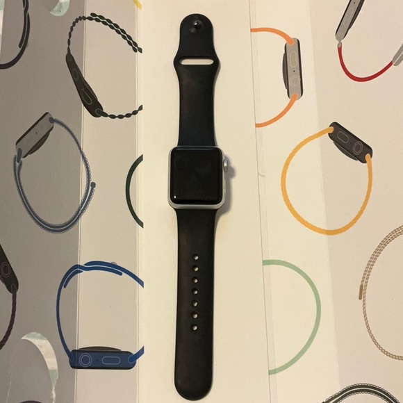 Series 3 Apple Watch 38 mm Case black sports band excellent condition box includ - Picture 4 of 16